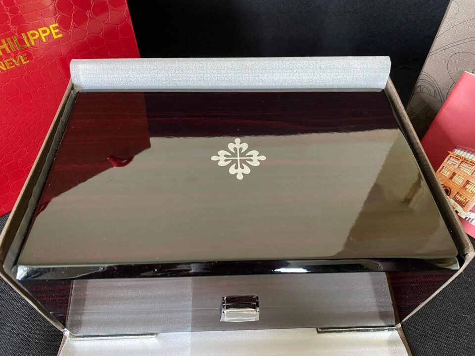Patek box and papers - Image 2