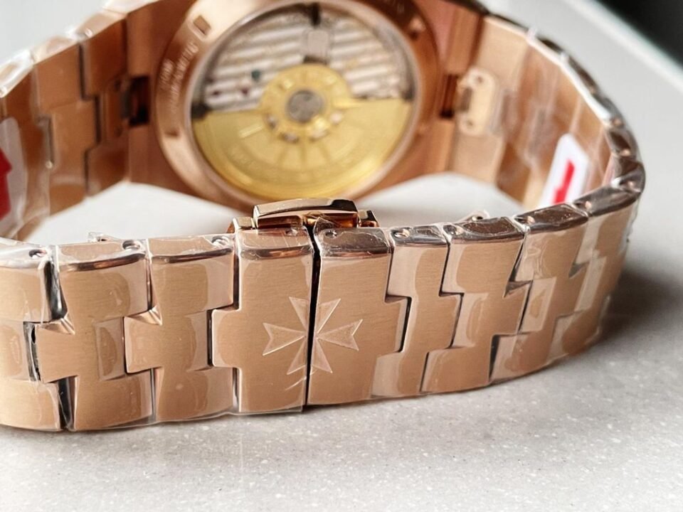 Overseas chronograph Rose gold Strap Rose Gold bezel on White dial - Image 10
