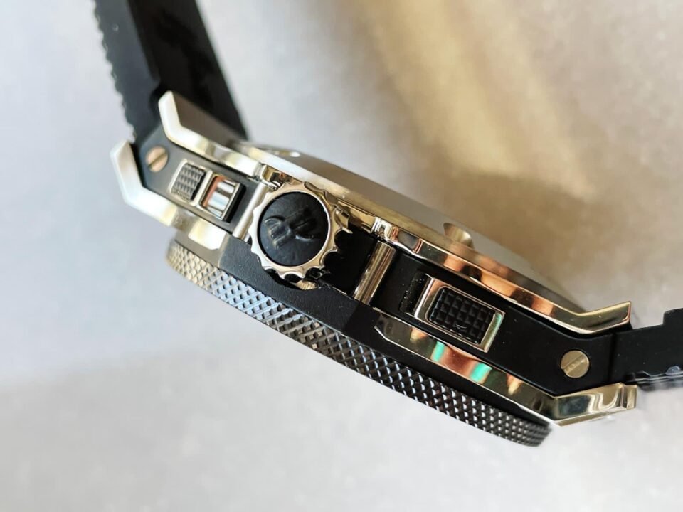 Big Bang 44mm Steel Ceramic Black CF Dial on Black Gummy Strap - Image 10