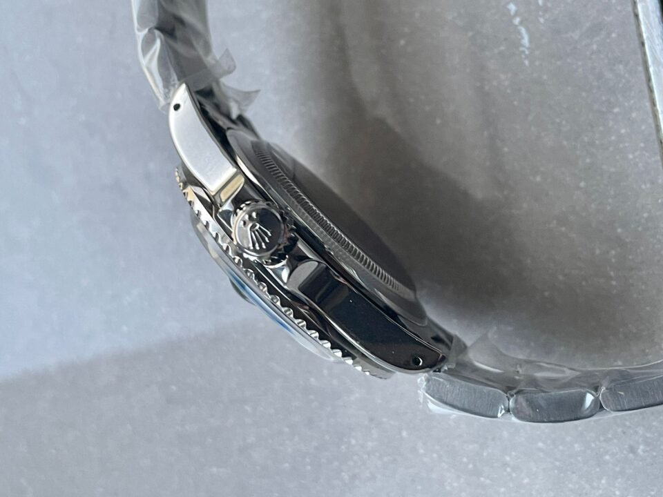 Vintage Submariner Date Tiffany & Co 16610A30B9315 Black dial with SS bracelet - Image 8