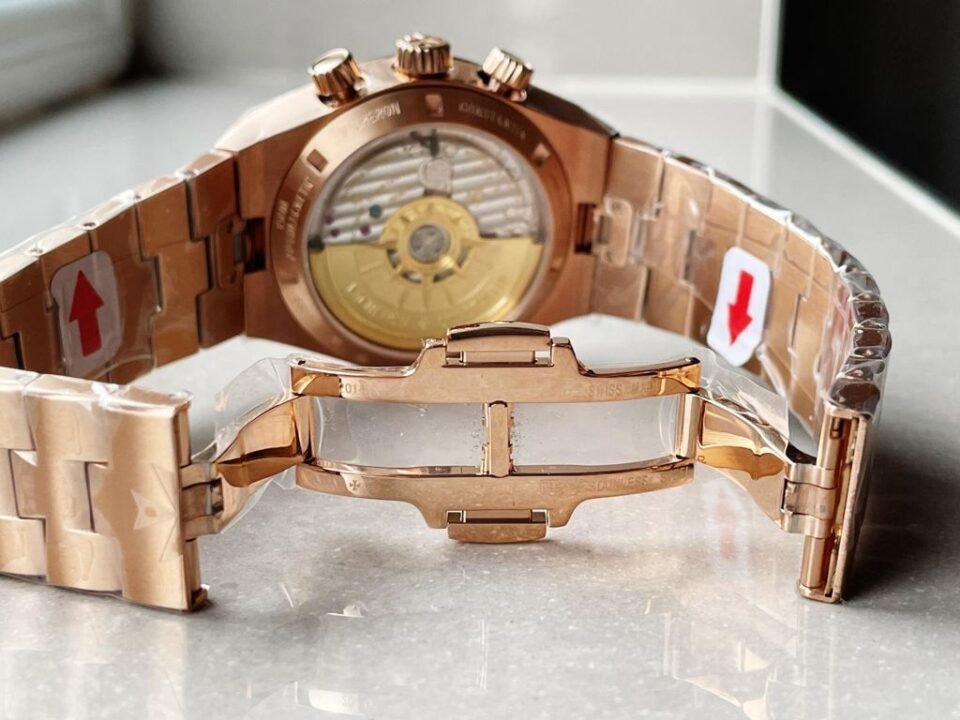 Overseas chronograph Rose gold Strap Rose Gold bezel on White dial - Image 12