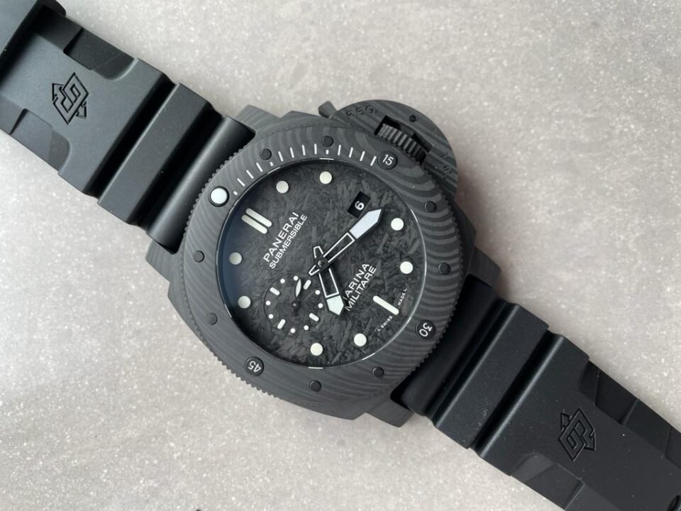 PAM 979 Carbotech VSF Best Edition Carbon Dial on Rubber Strap P.9010 - Image 4