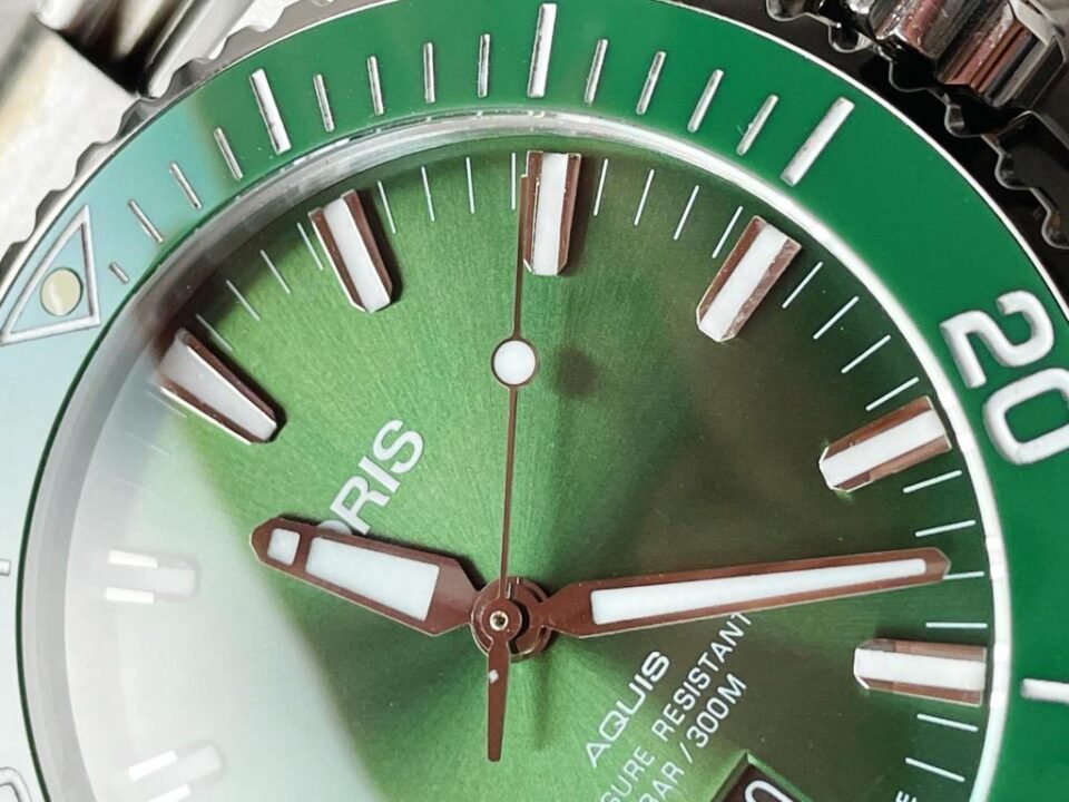 ORIS AQUIS green face CERAMIC bezel SW200 SWISS movement - Image 7