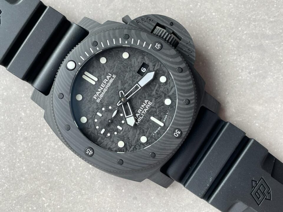 PAM 979 Carbotech VSF Best Edition Carbon Dial on Rubber Strap P.9010 - Image 3