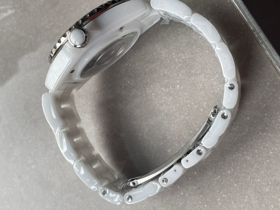 J12 38mm 1:1 Best Edition White Ceramic Dial White Strap on Holding Bracelet - Image 9