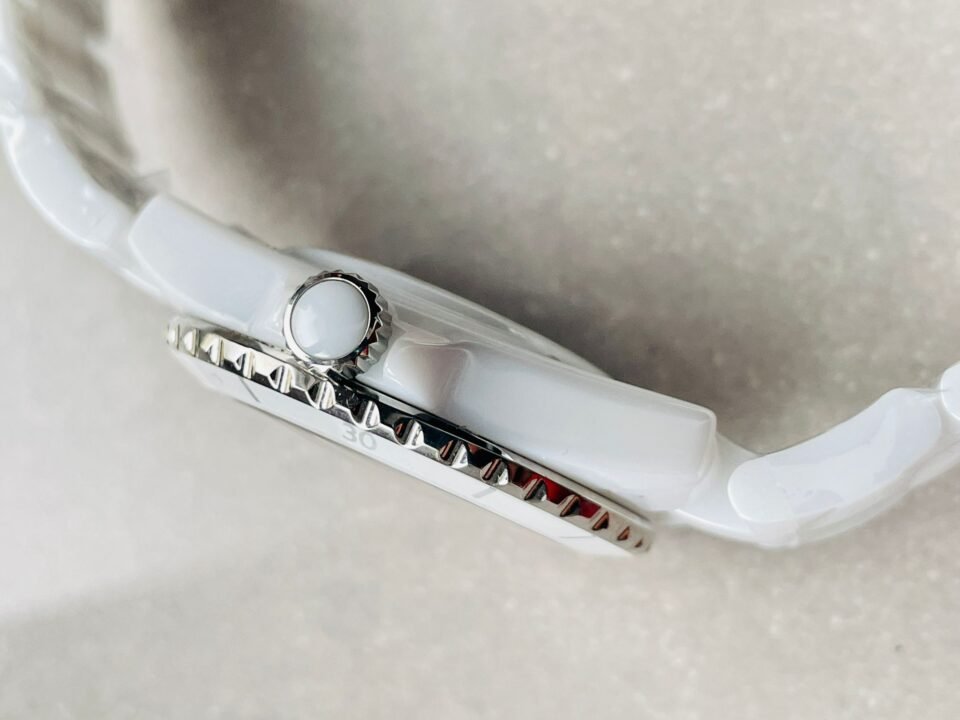J12 38mm 1:1 Best Edition White Ceramic Dial White Strap on Holding Bracelet - Image 8