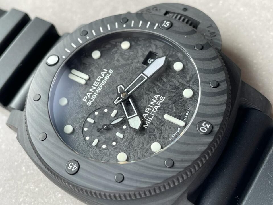 PAM 979 Carbotech VSF Best Edition Carbon Dial on Rubber Strap P.9010 - Image 2