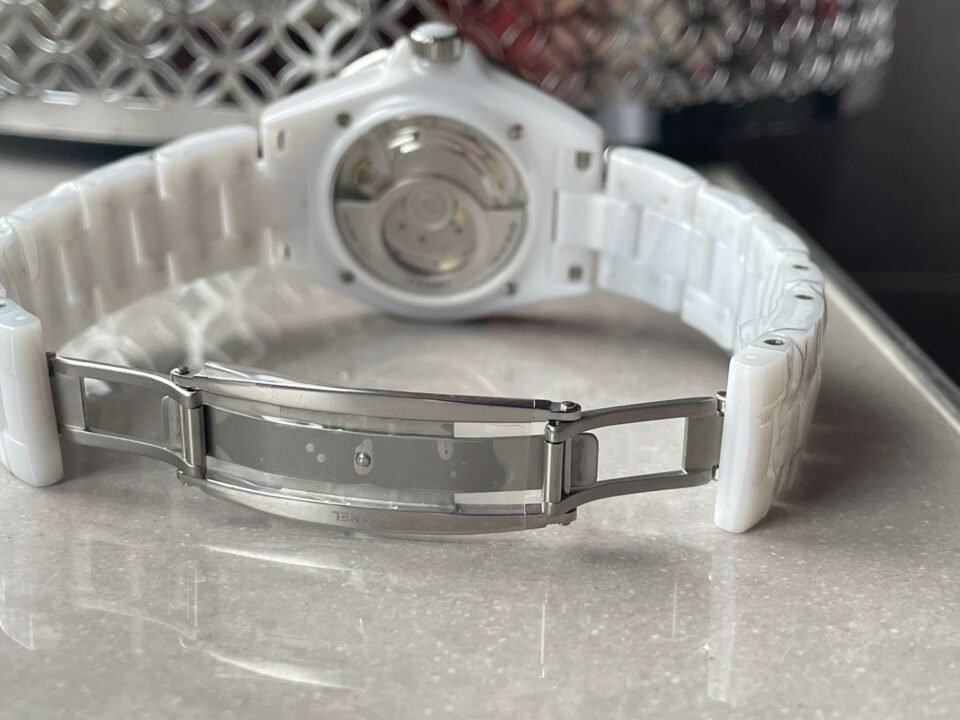 J12 38mm 1:1 Best Edition White Ceramic Dial White Strap on Holding Bracelet - Image 11
