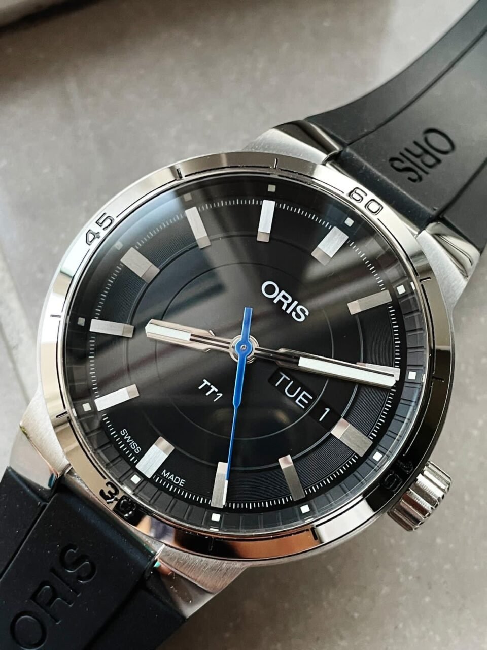 TT1 DAY DATE 42.00 MM 1:1 SS Black dial Rubber strap OG factory oris - Image 5