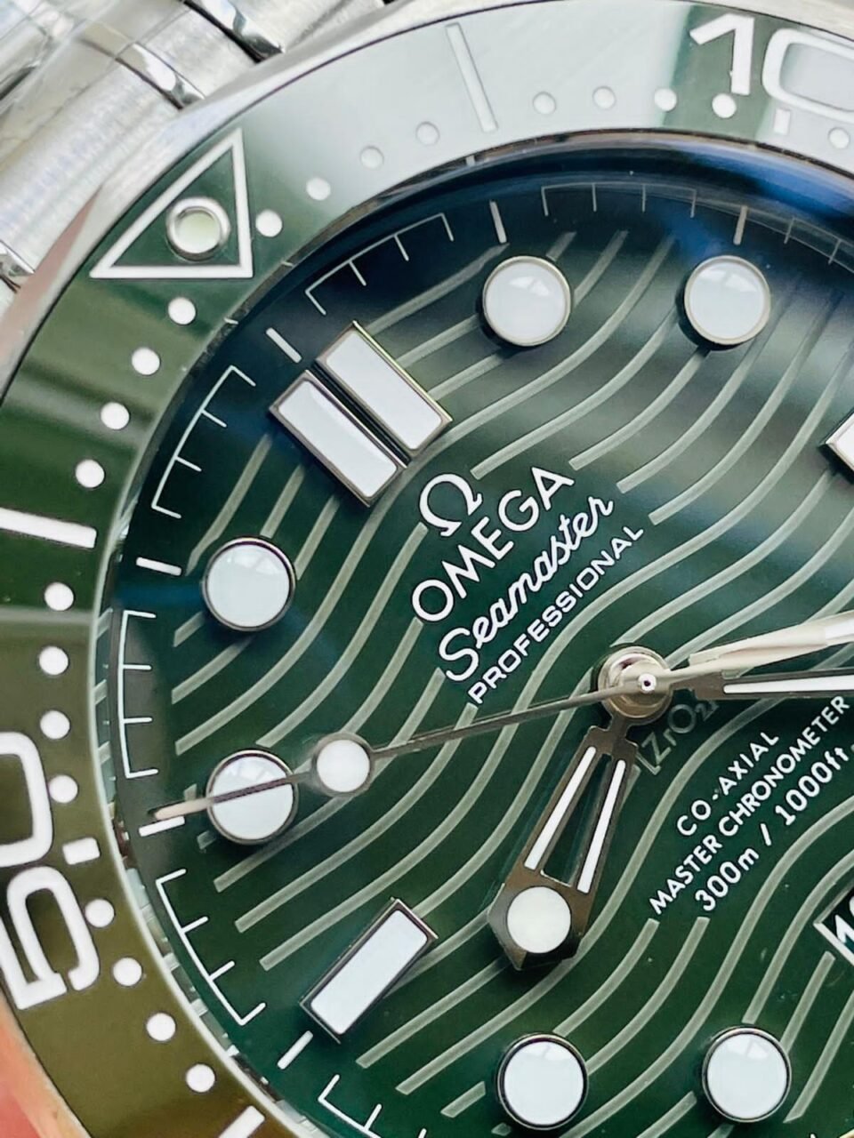 Seamaster Diver 300M SS/Green Ceramic Bezel ORF 1:1 Best Edition Green Dial on SS Bracelet A8800 - Image 6
