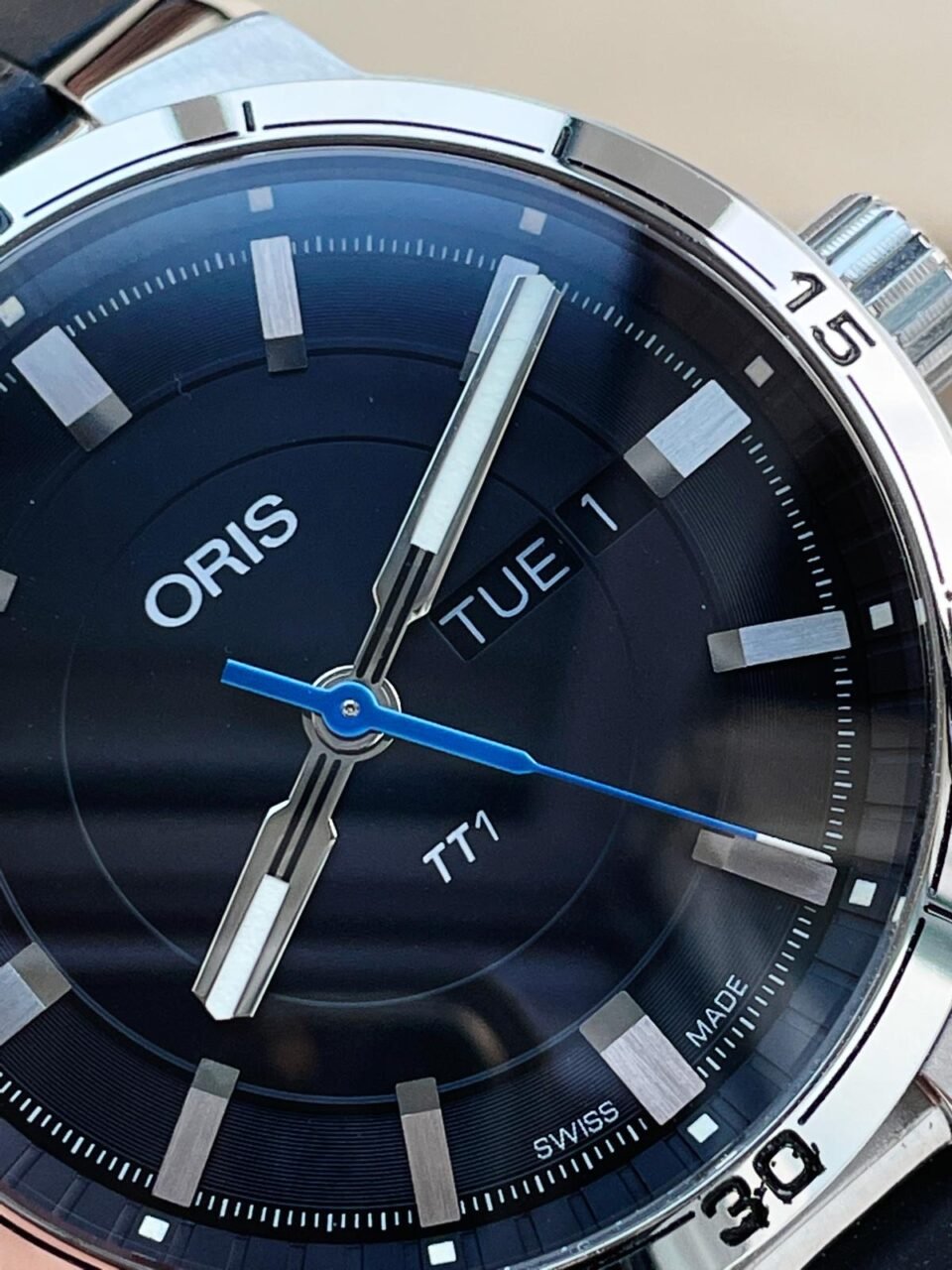 TT1 DAY DATE 42.00 MM 1:1 SS Black dial Rubber strap OG factory oris - Image 9