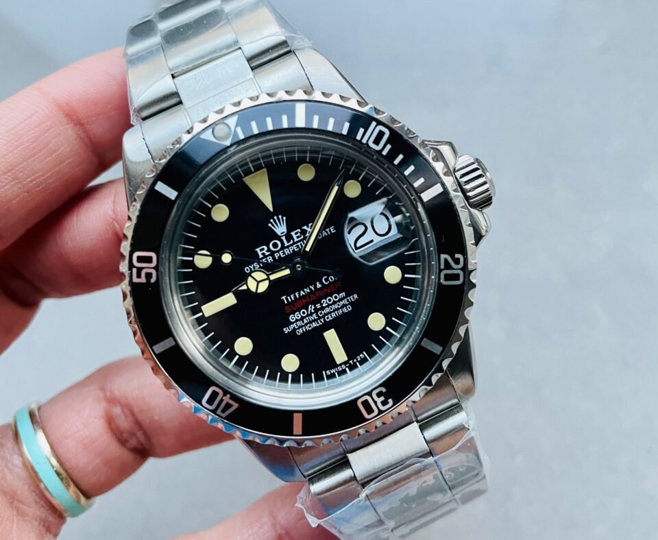 Vintage Submariner Date Tiffany & Co 16610A30B9315 Black dial with SS bracelet - Image 2
