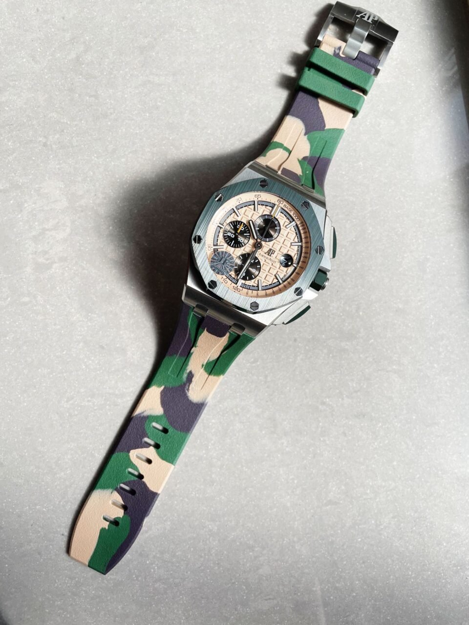 Royal Oak Offshore Chronograph "CAMO" 26400SO Beige colored textured dial Camouflage rubber strap - Image 8