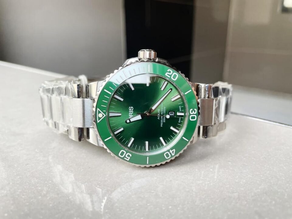 ORIS AQUIS green face CERAMIC bezel SW200 SWISS movement - Image 6