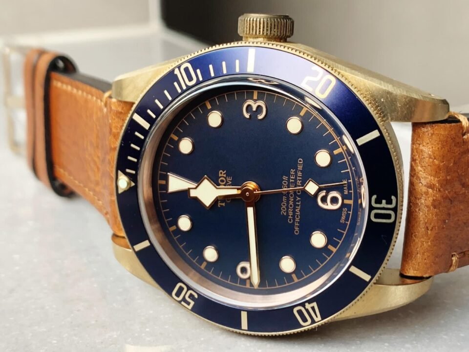 Heritage Black Bay Bronze Blue XF 1:1 Best Edition on Aged Brown Leather Strap A2824 V3 (Free Nato Strap) - Image 4