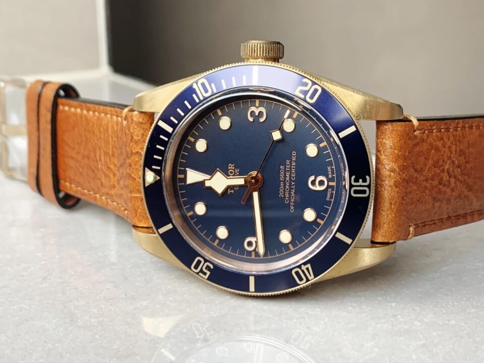 Heritage Black Bay Bronze Blue XF 1:1 Best Edition on Aged Brown Leather Strap A2824 V3 (Free Nato Strap) - Image 2