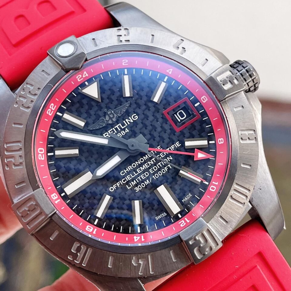 Avenger GMT SS GF 1:1 Best Edition Black Dial Stick Markers on RED rubber Strap A2836 V2 limited edition - Image 2