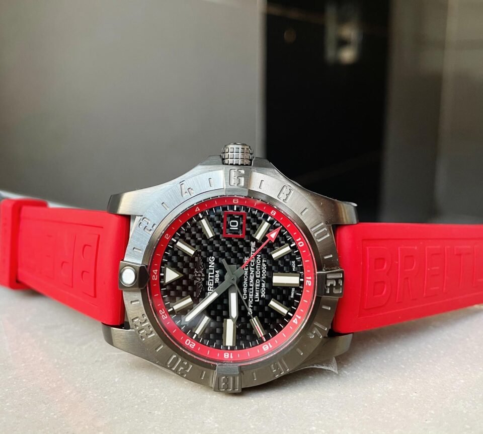 Avenger GMT SS GF 1:1 Best Edition Black Dial Stick Markers on RED rubber Strap A2836 V2 limited edition - Image 4
