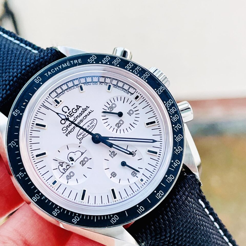 Speedmaster SS Snoopy Sapphire Crystal White Dial on Black Nylon Strap Manual Winding Chrono Movement - Image 2