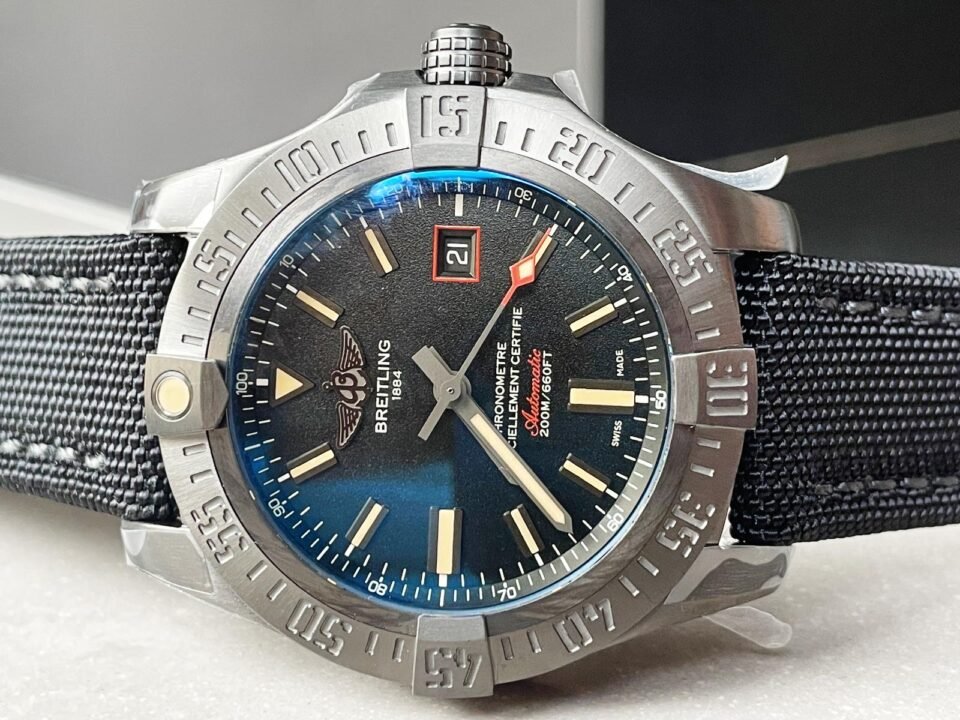AVENGER BLACKBIRD 44MM DLC GF 1:1 BEST EDITION TITANIUM CASE BLACK DIAL ON BLACK RUBBER STRAP A2824 V4 - Image 2