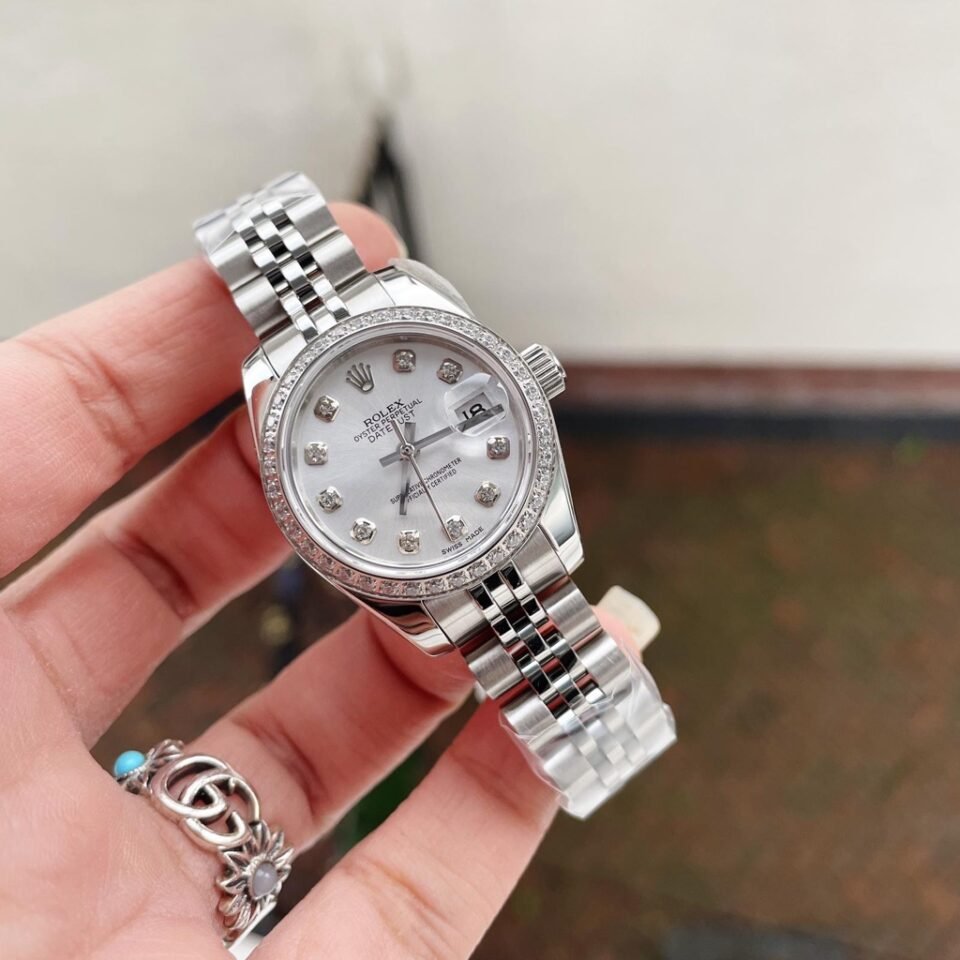 Datejust ladies 28mm silver dial fluted bezel ss jubliee strap 2836 movement