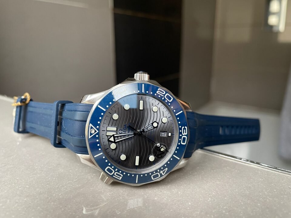 2018 Seamaster Diver 300M VSF 1:1 Best Edition Blue Ceramic Grey Dial on blue rubber strap Strap A8800 - Image 3