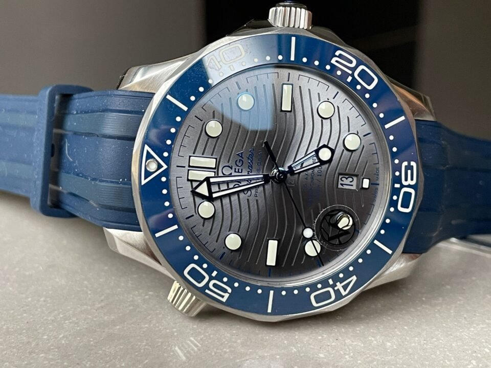 2018 Seamaster Diver 300M VSF 1:1 Best Edition Blue Ceramic Grey Dial on blue rubber strap Strap A8800 - Image 2