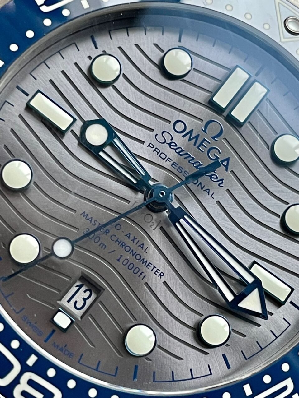 2018 Seamaster Diver 300M VSF 1:1 Best Edition Blue Ceramic Grey Dial on blue rubber strap Strap A8800 - Image 8