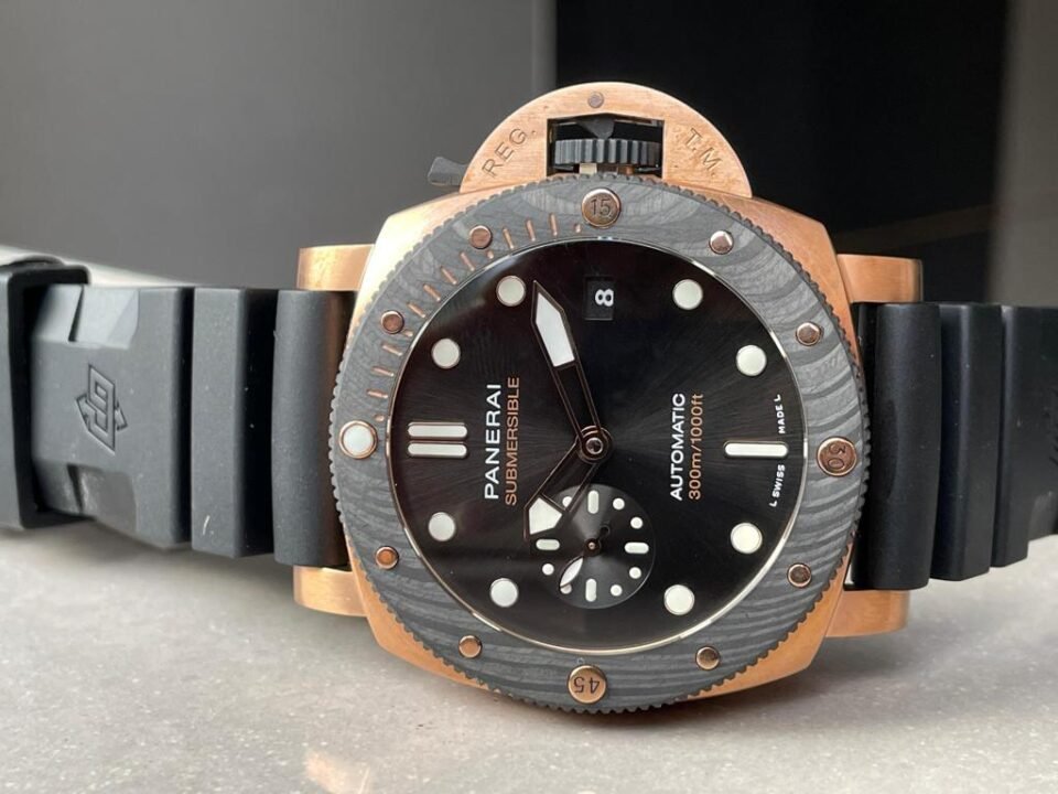Submersible QuarantaQuattro GoldTech PAM01070 44mm YG Black Dial on Rubber Strap VSF P900 - Image 12