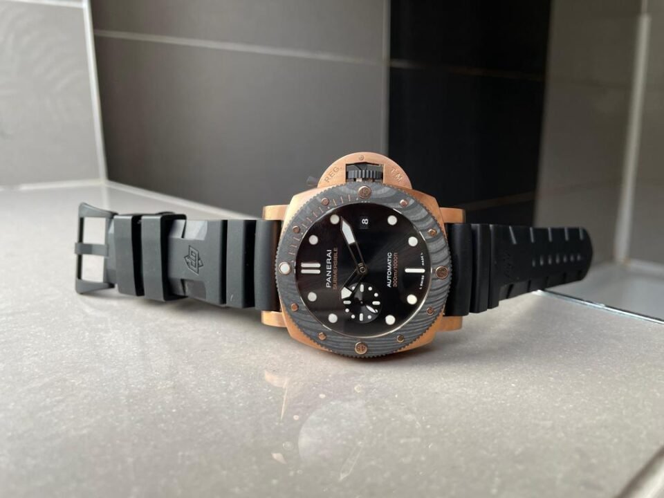 Submersible QuarantaQuattro GoldTech PAM01070 44mm YG Black Dial on Rubber Strap VSF P900 - Image 11
