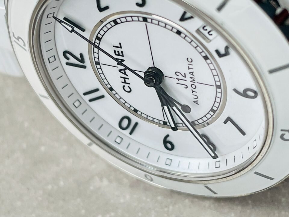 J12 38mm 1:1 Best Edition White Ceramic Dial White Strap on Holding Bracelet - Image 7