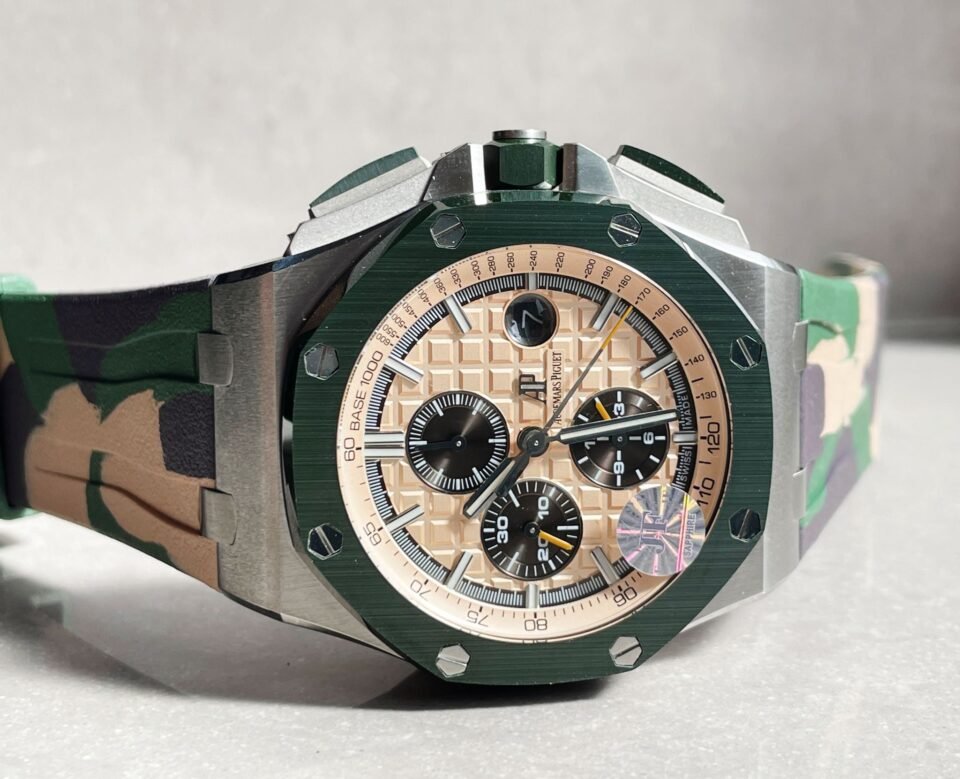 Royal Oak Offshore Chronograph "CAMO" 26400SO Beige colored textured dial Camouflage rubber strap - Image 4